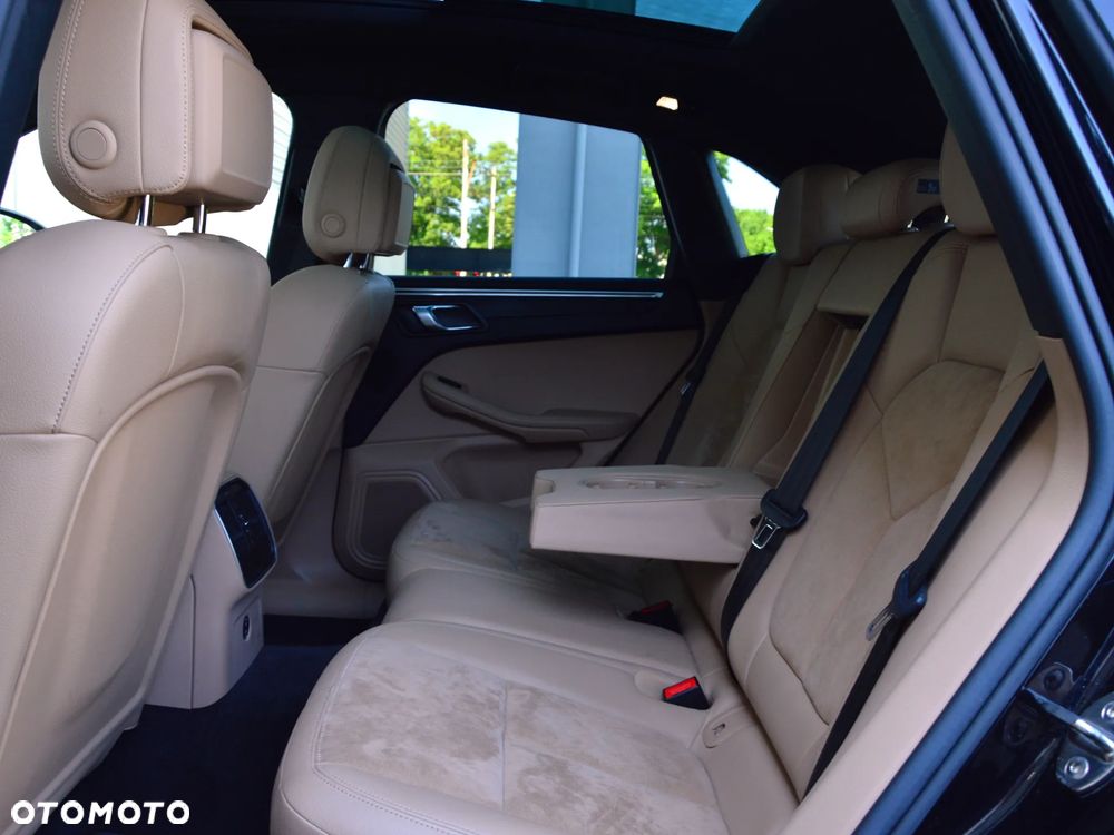 Porsche Macan - 16