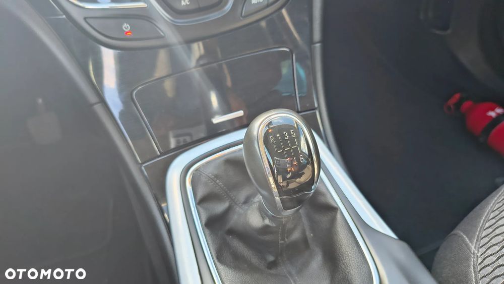 Opel Insignia - 12