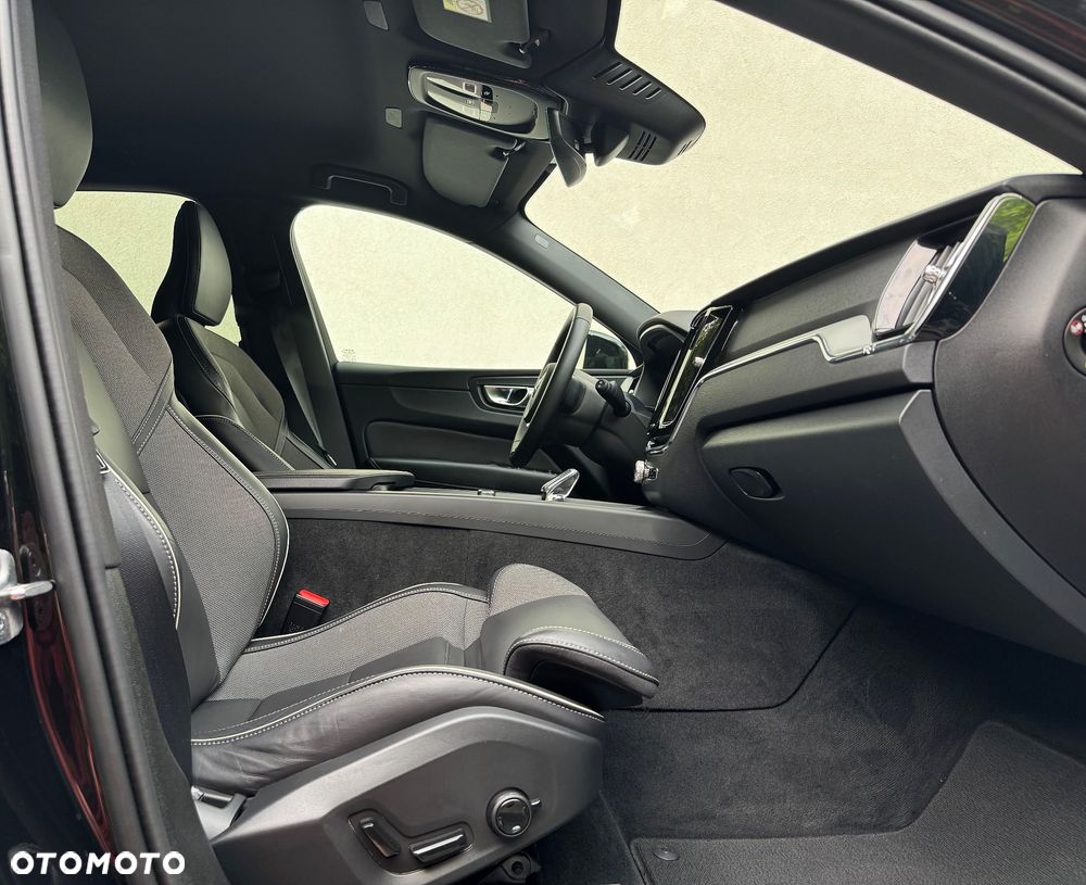 Volvo XC 60 B4 D AWD Plus Dark - 10