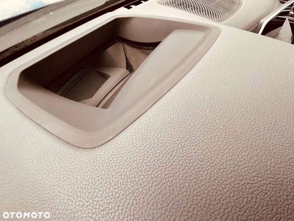 BMW Seria 7 730d xDrive mHEV - 24