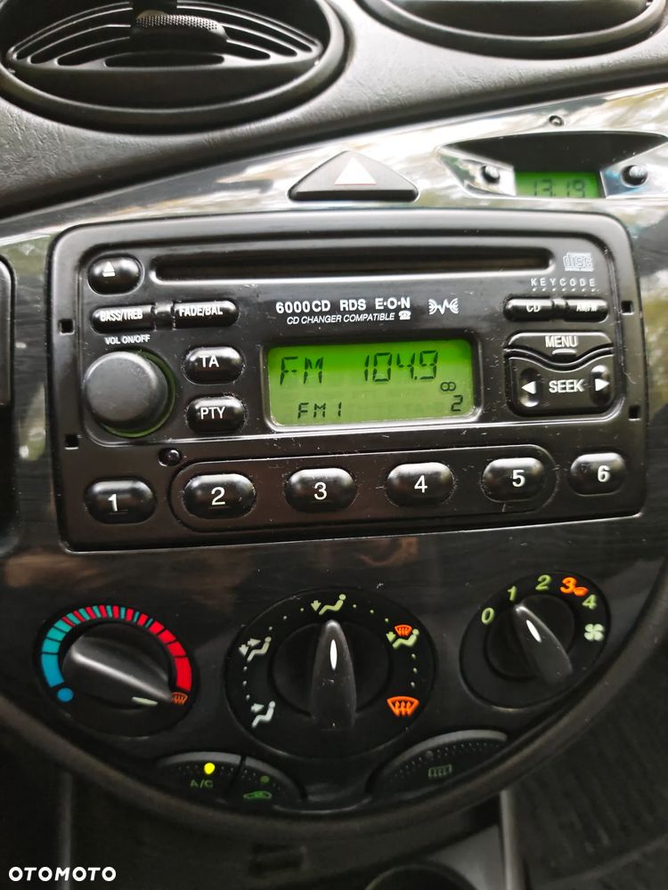 Ford Focus 1.6 Ghia - 20