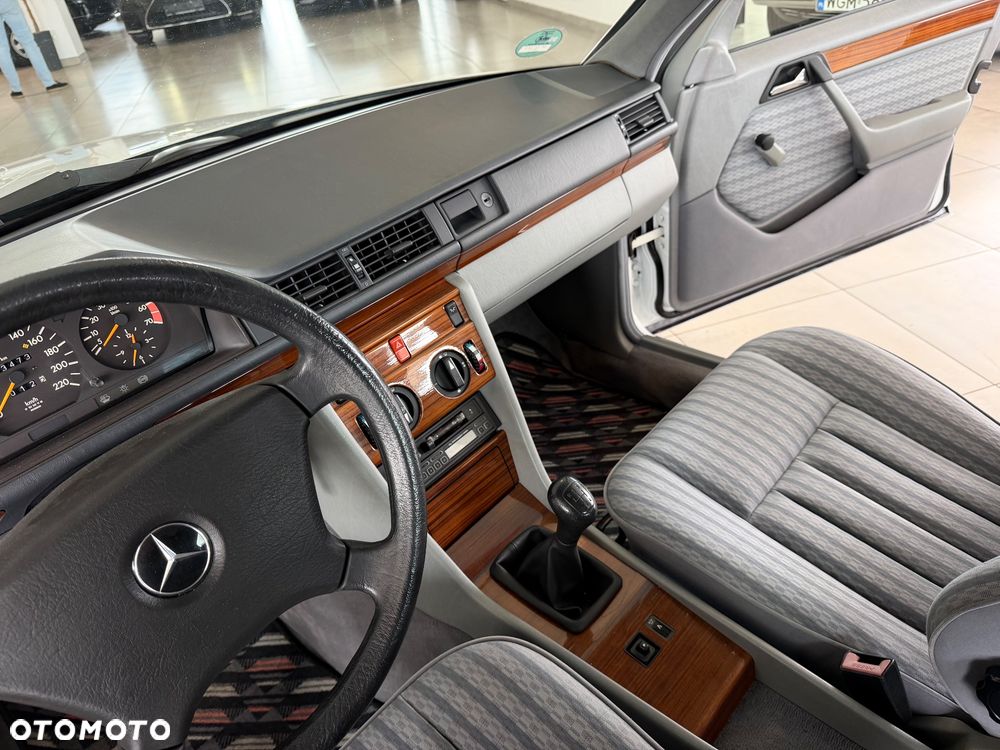 Mercedes-Benz W124 (1984-1993) - 26