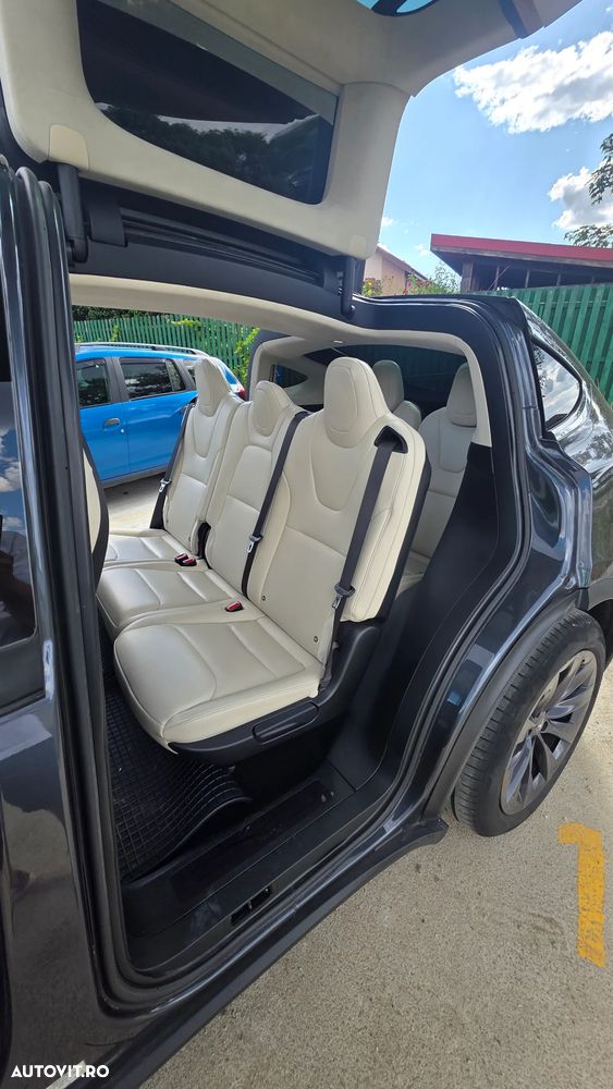 Tesla Model X - 31
