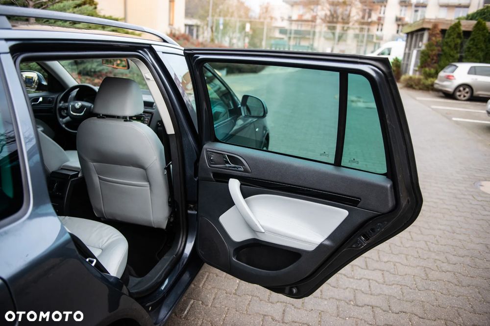 Skoda Octavia 1.8 TSI DSG Laurin & Klement - 23