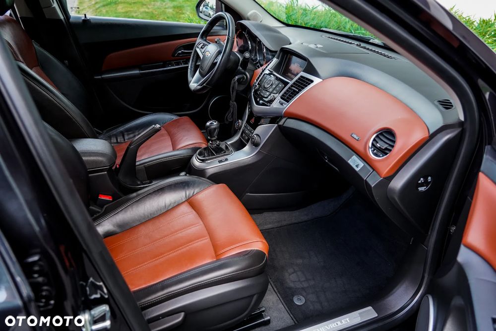 Chevrolet Cruze 1.8 LTZ+ - 23