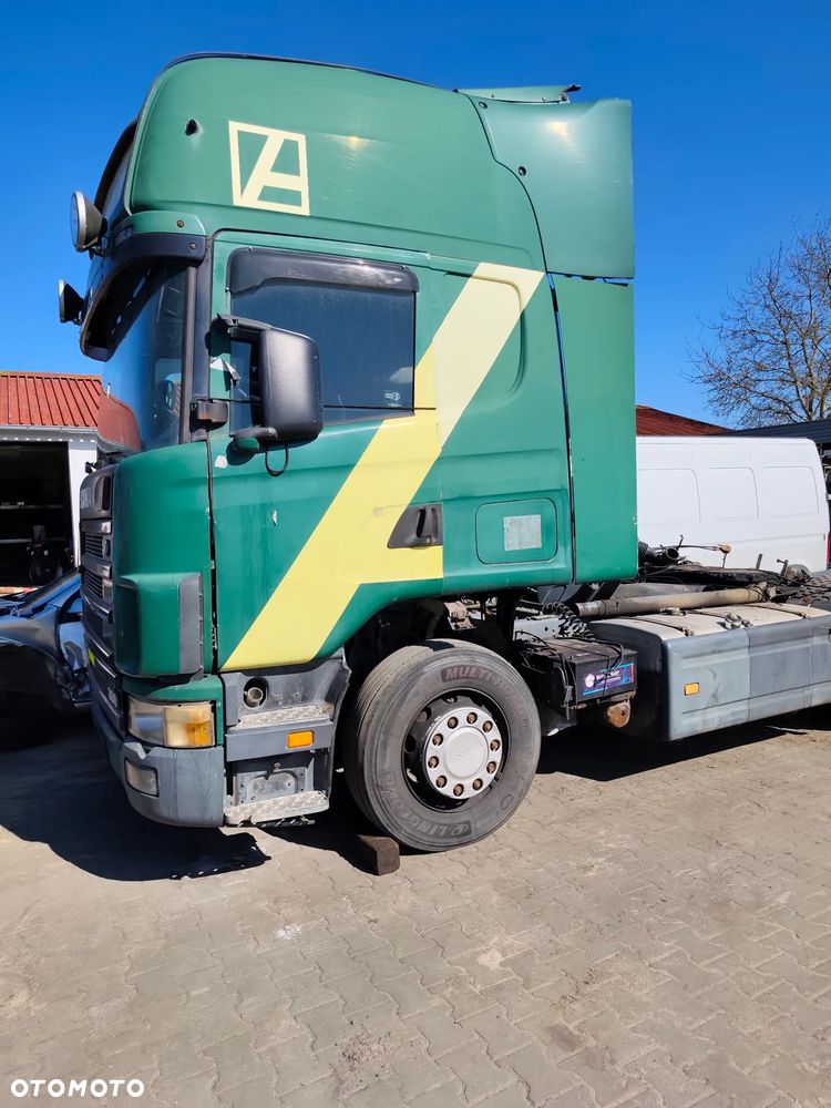 SCANIA R114 na części z 2002 r. silnik skrzynia koło chłodnica lampa szyba drzwi itp - 1