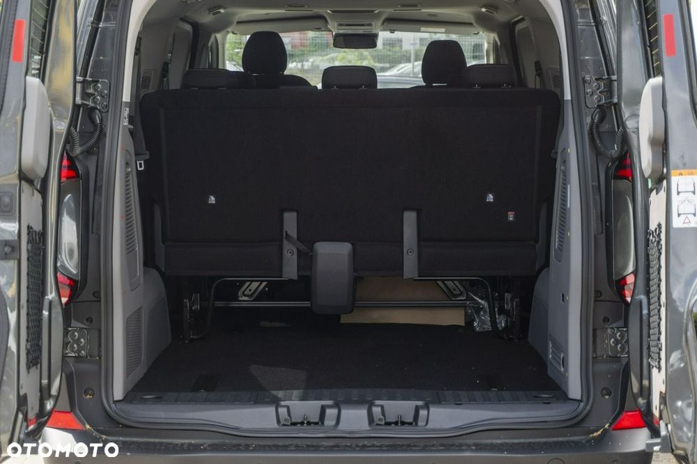 Volkswagen Caravelle - 11