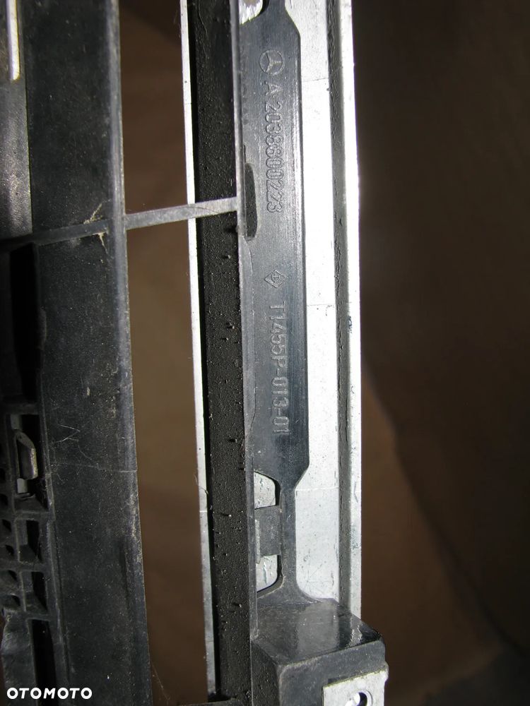 Mercedes Klasa C W203 LIFT Grill/ Atrapa - 10