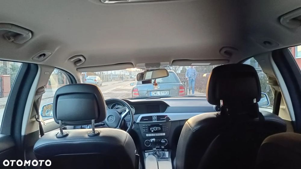 Mercedes-Benz Klasa C 180 CGI BlueEFFICIENCY Avantgarde - 23