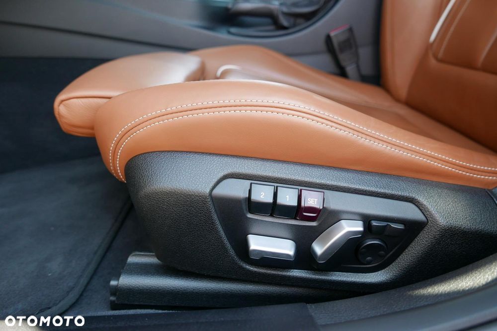 BMW Seria 3 330i M Sport - 23