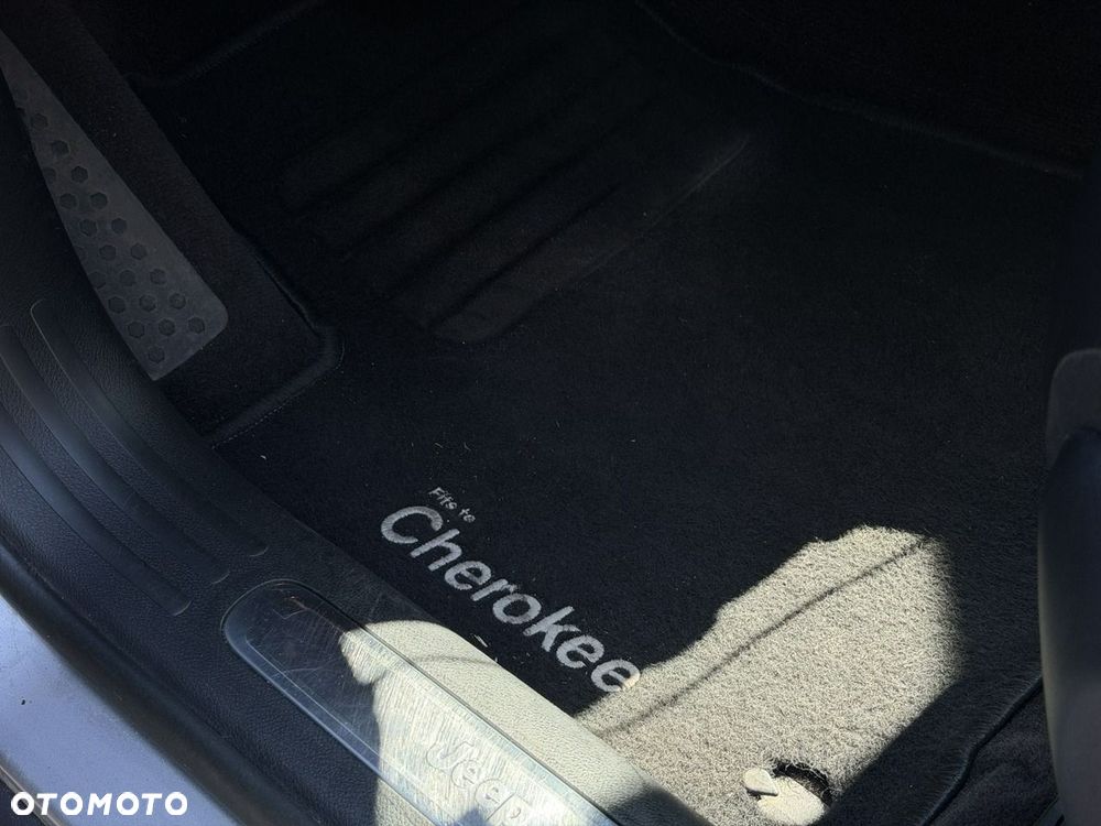 Jeep Cherokee - 21