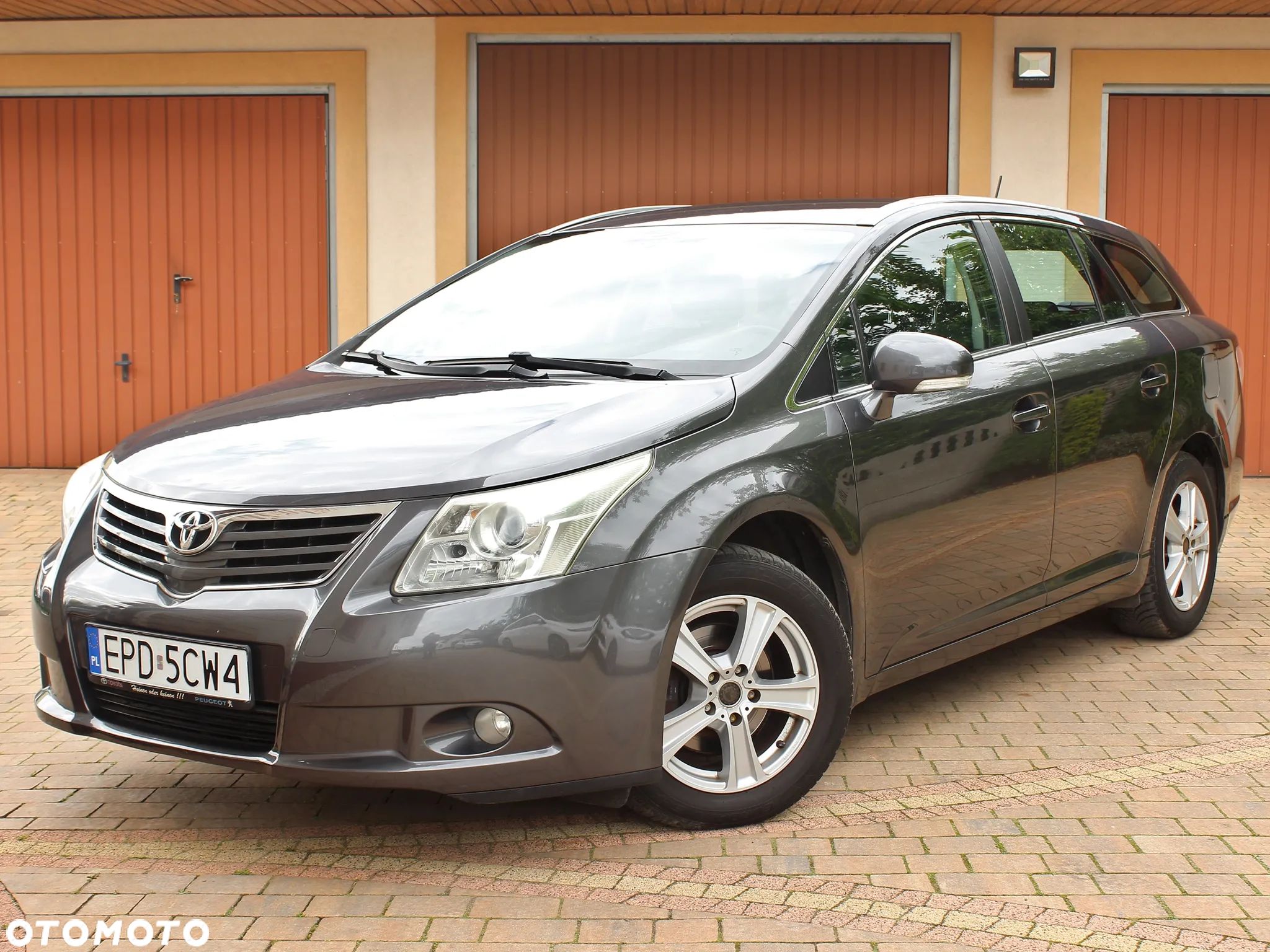 Toyota Avensis 1.8 Premium MS - 1