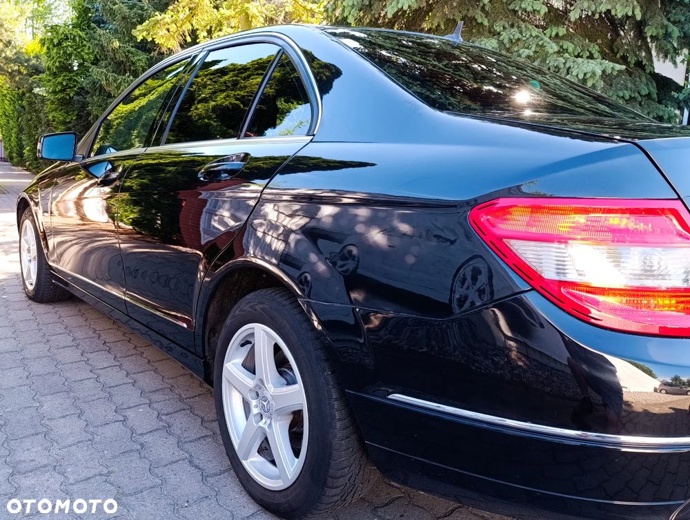 Mercedes-Benz Klasa C 180 CGI Automatik BlueEFFICIENCY Avantgarde - 22