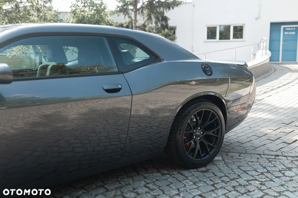 Dodge Challenger - 5