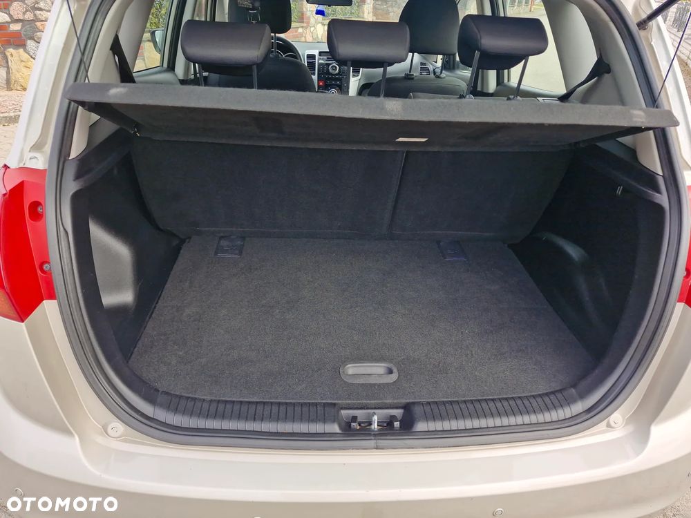 Kia Venga 1.4 CVVT Vision - 25