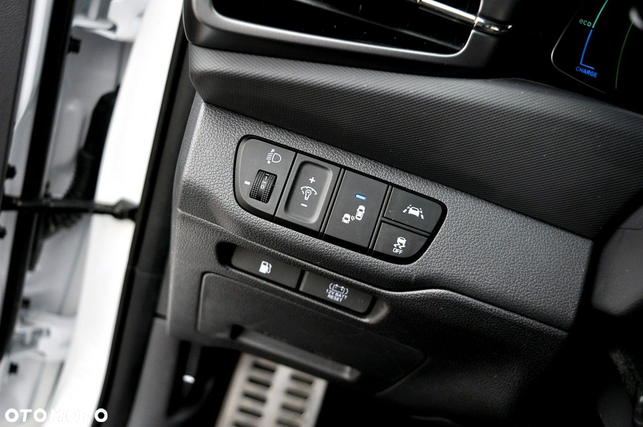 Hyundai IONIQ hybrid Premium - 26