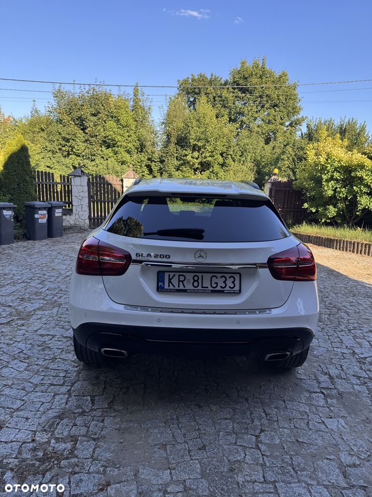 Mercedes-Benz GLA - 8