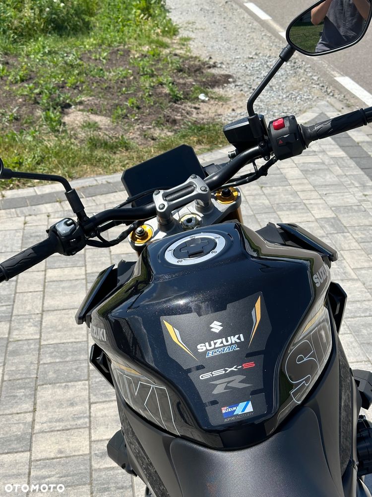 Suzuki GSX 1000 - 12