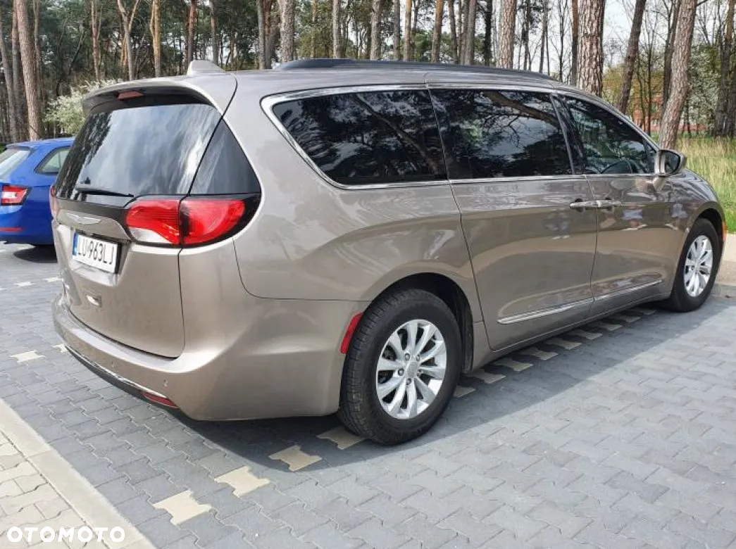 Chrysler Pacifica - 3