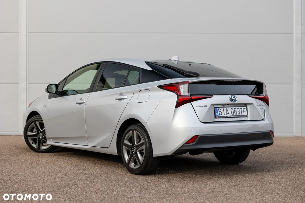 Toyota Prius (Hybrid) Executive - 7