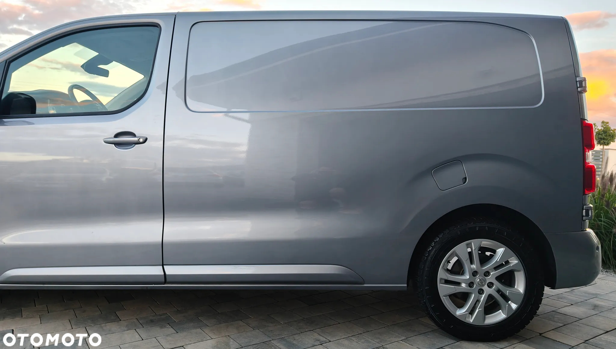 Opel VIVARO - 11