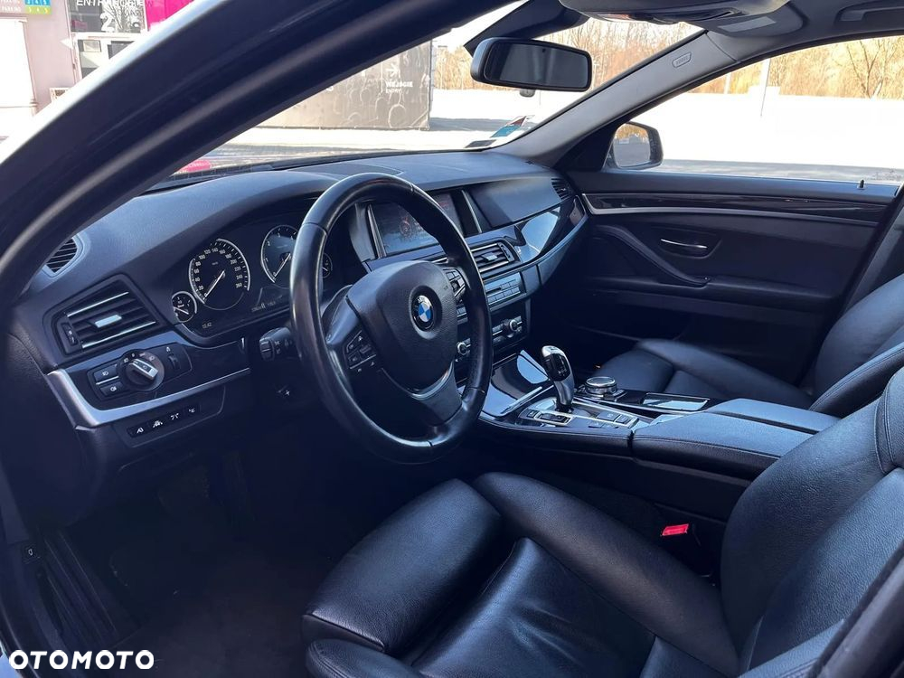 BMW Seria 5 520d xDrive - 22