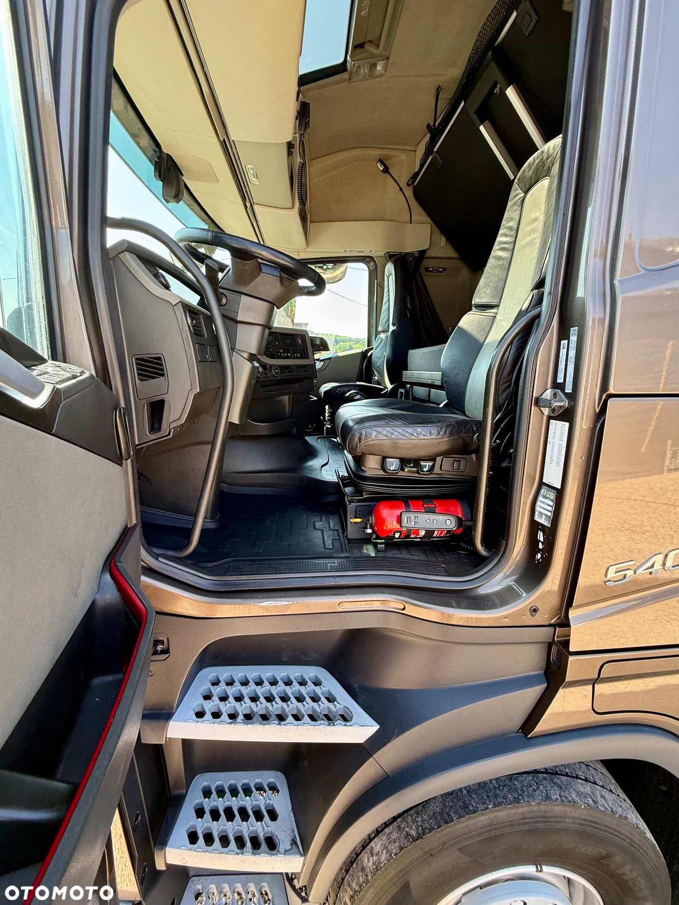 Volvo FH540 / 2016 / 764000 km / RETARDER / NOWE TACHO / POLSKI SALON / NOWE OPONY / DWA ZBIORNIKI PALIWA - 15