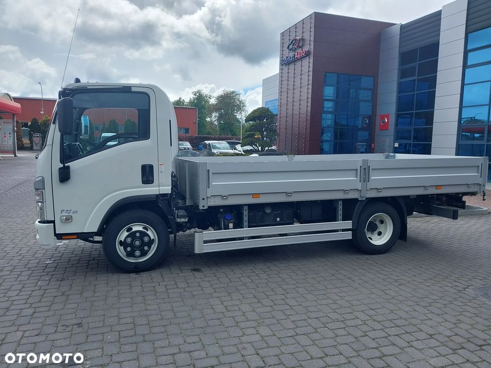 Isuzu P75 5.2 L - 17