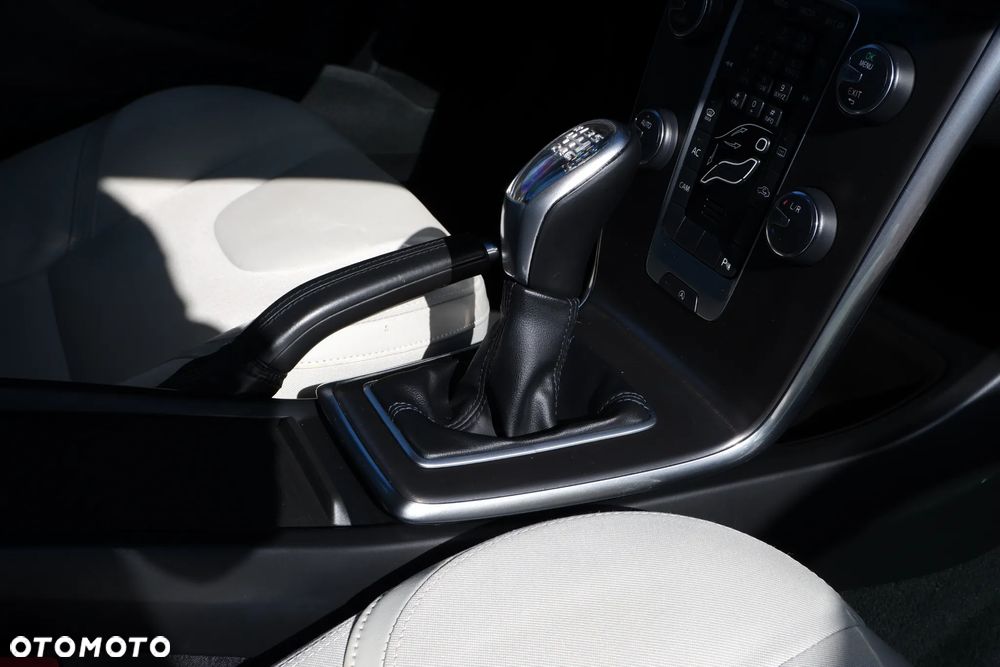 Volvo V40 D2 Momentum - 7