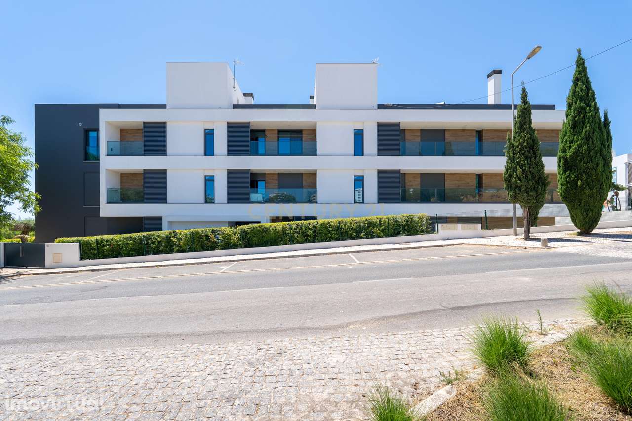 APARTAMENTO T3 NOVO A ESTREAR, PISCINA, ESTACIONAMENTO PRIVATIVO,  NO - Grande imagem: 2/23