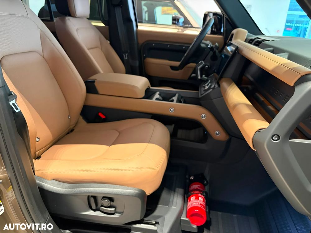 Land Rover Defender - 7