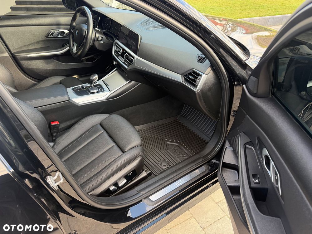 BMW Seria 3 330i xDrive - 7