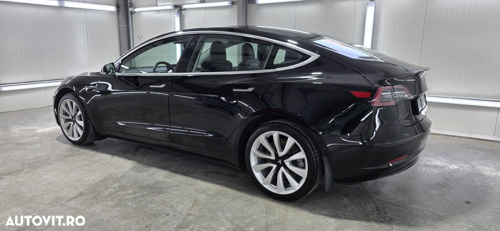 Tesla Model 3 - 7