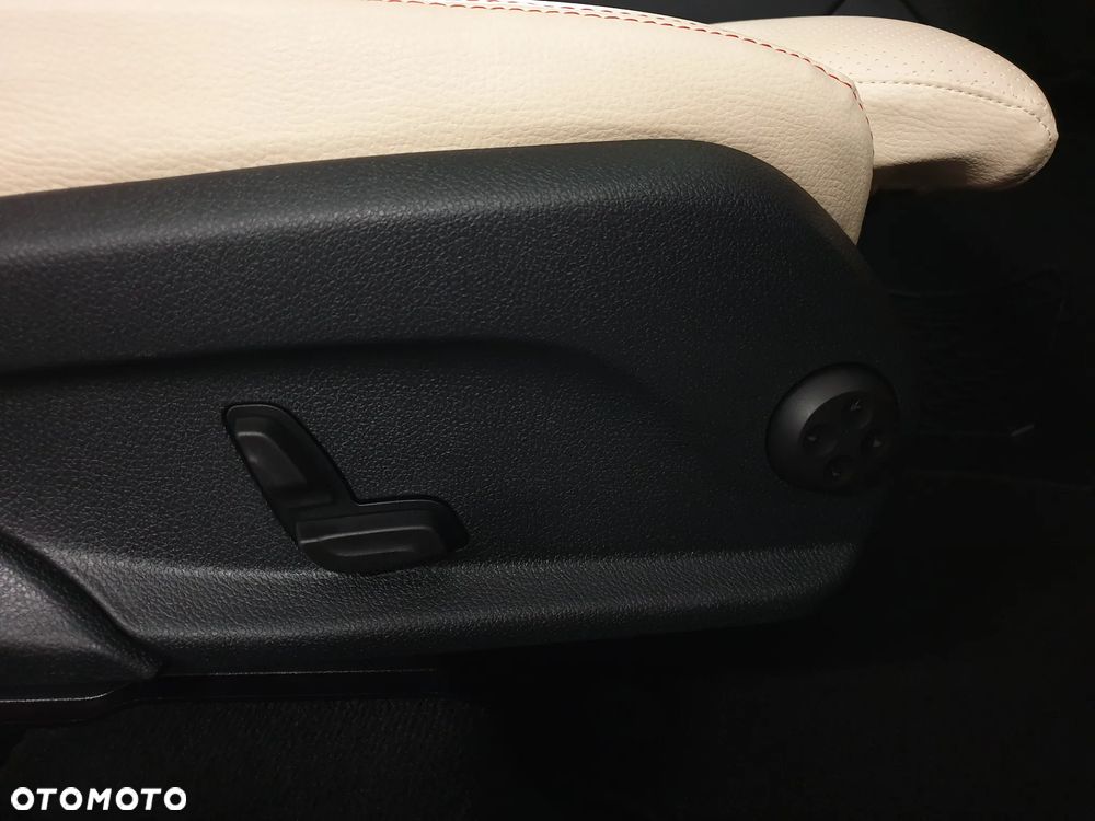 Mercedes-Benz GLC - 32