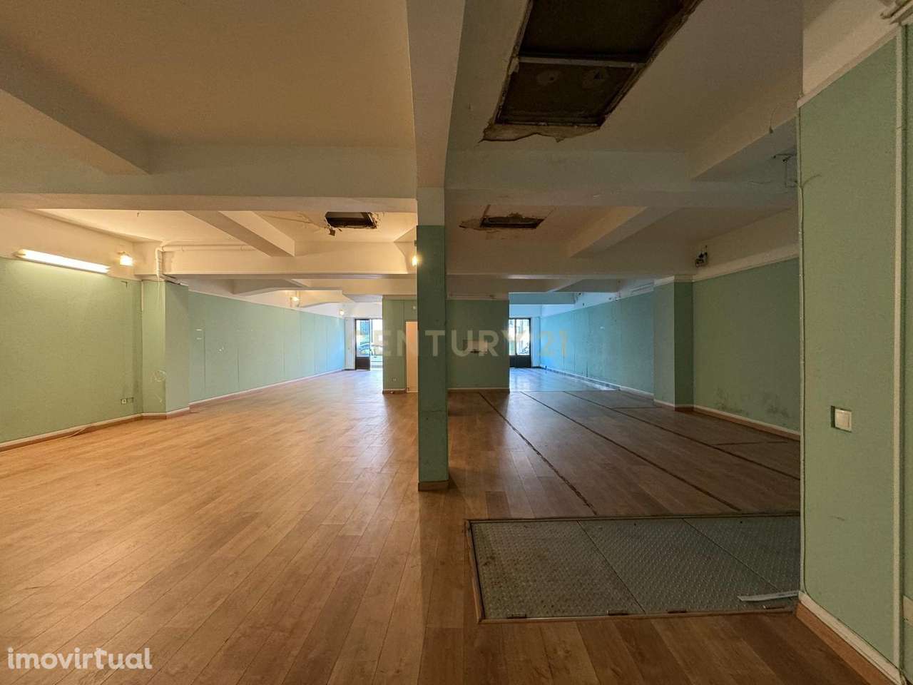 Arrenda-se Espaço Comercial de 370m² junto ao Campo Mártires da Pátria - Grande imagem: 5/16