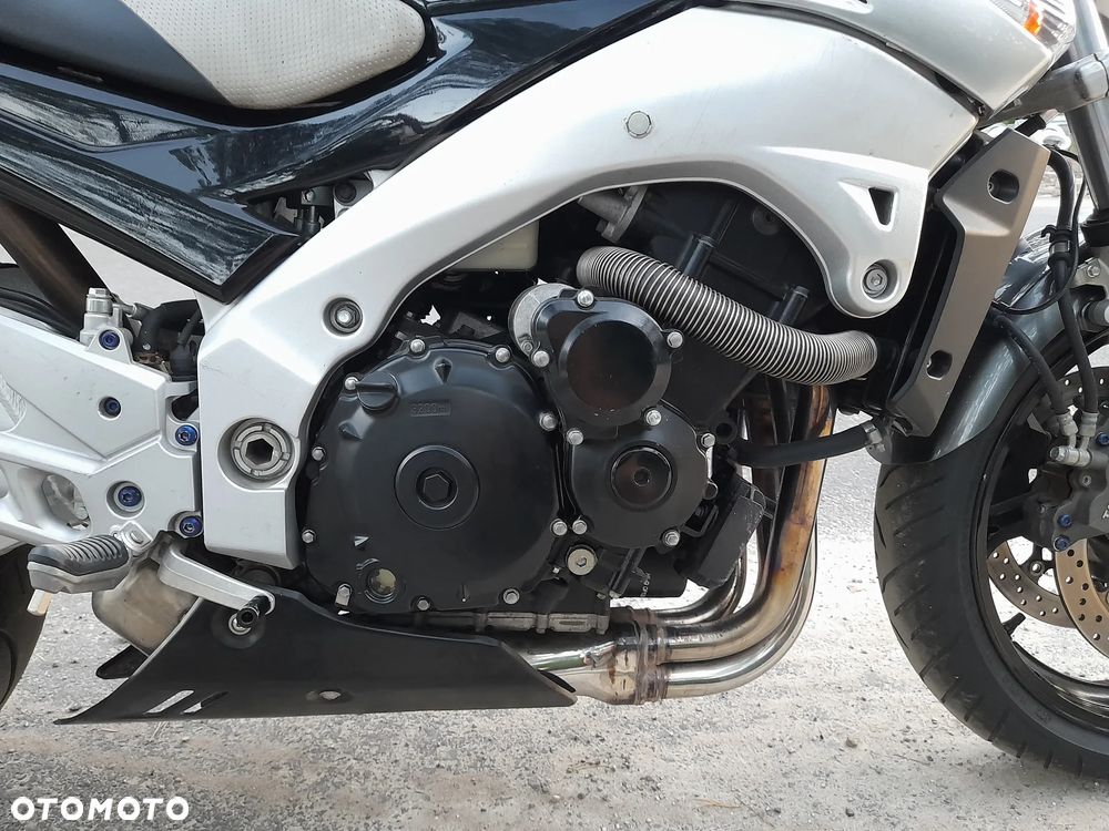 Suzuki GSR - 6