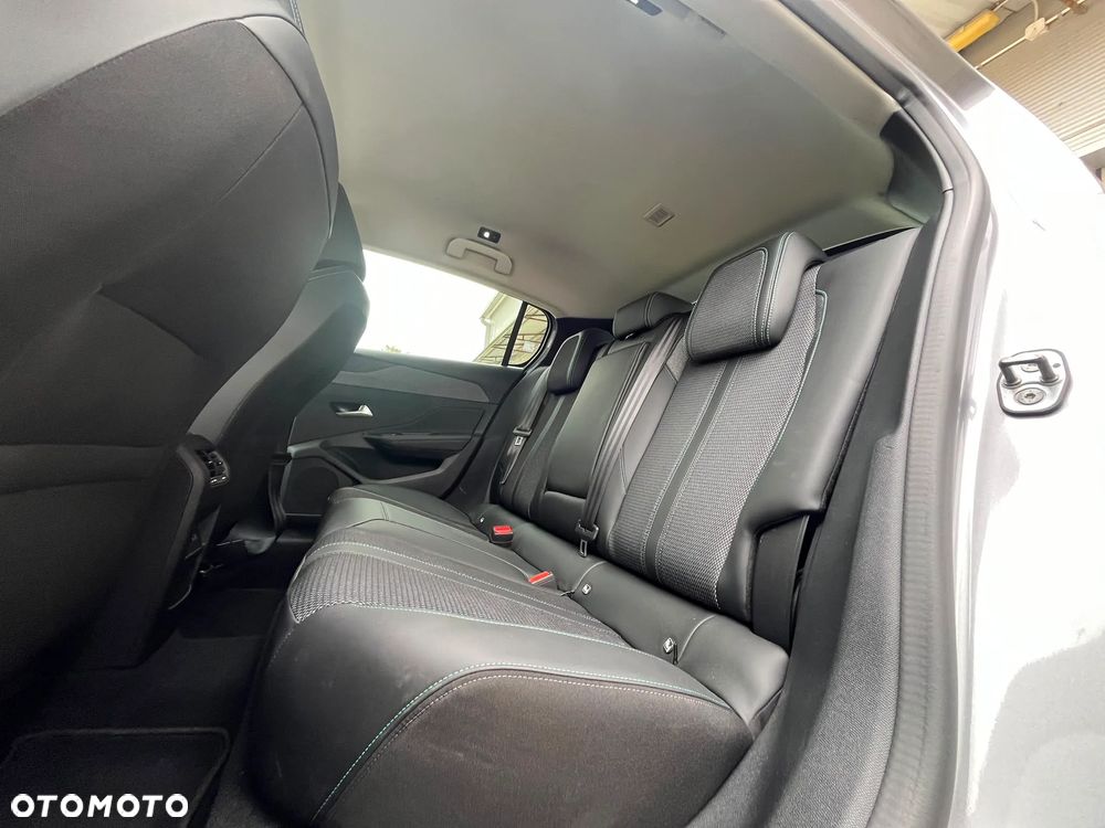 Peugeot 308 PureTech 130 EAT8 Allure - 12