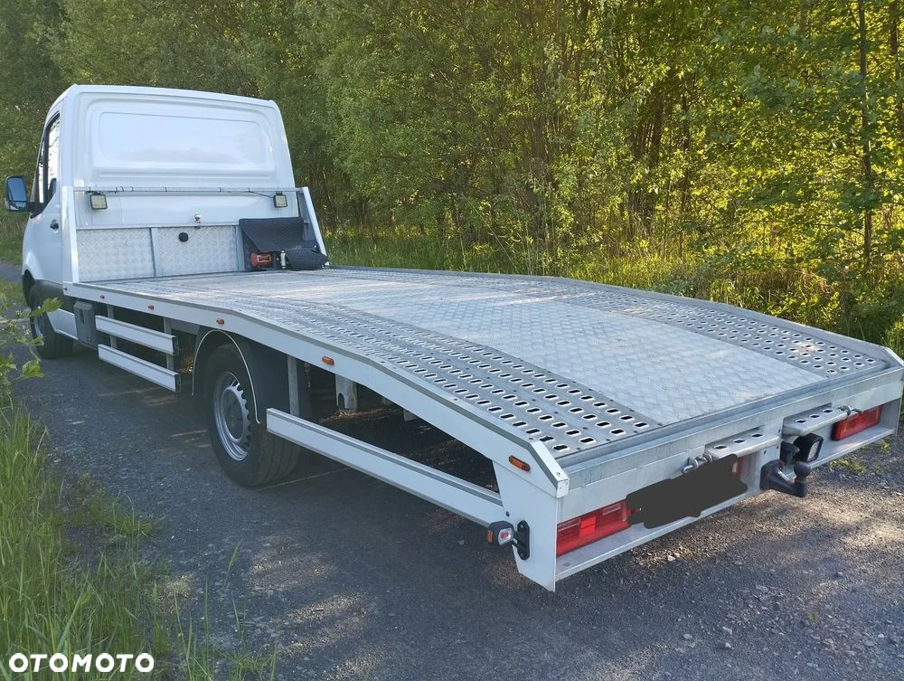 Mercedes-Benz Sprinter - 13
