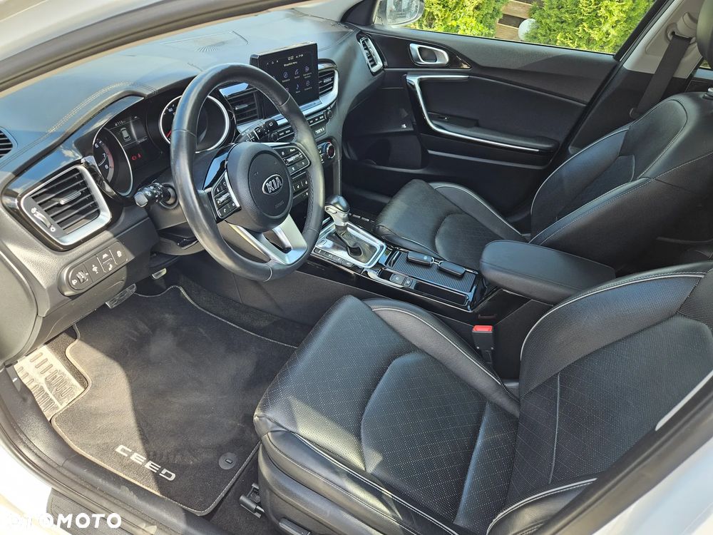 Kia Ceed 1.4 T-GDI DCT OPF Platinum Edition - 9