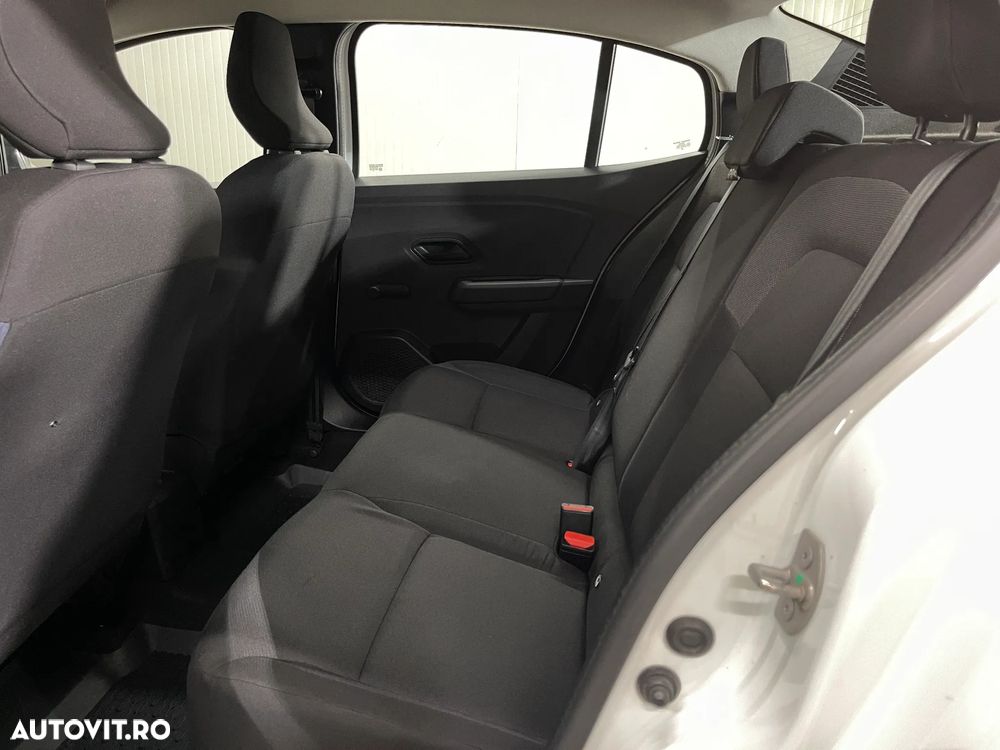 Dacia Logan TCe 90 Essential - 11