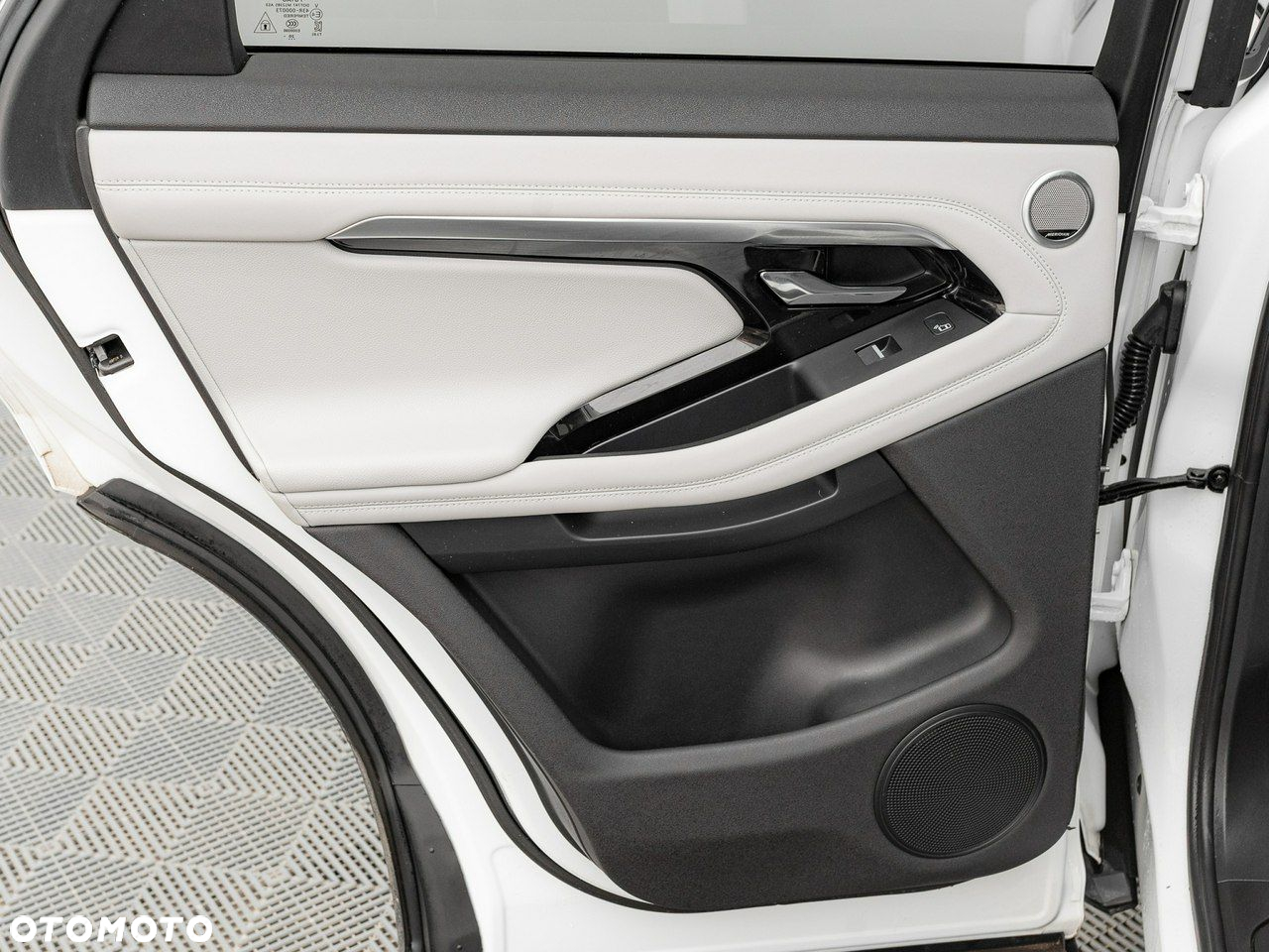 Land Rover Range Rover Evoque - 23
