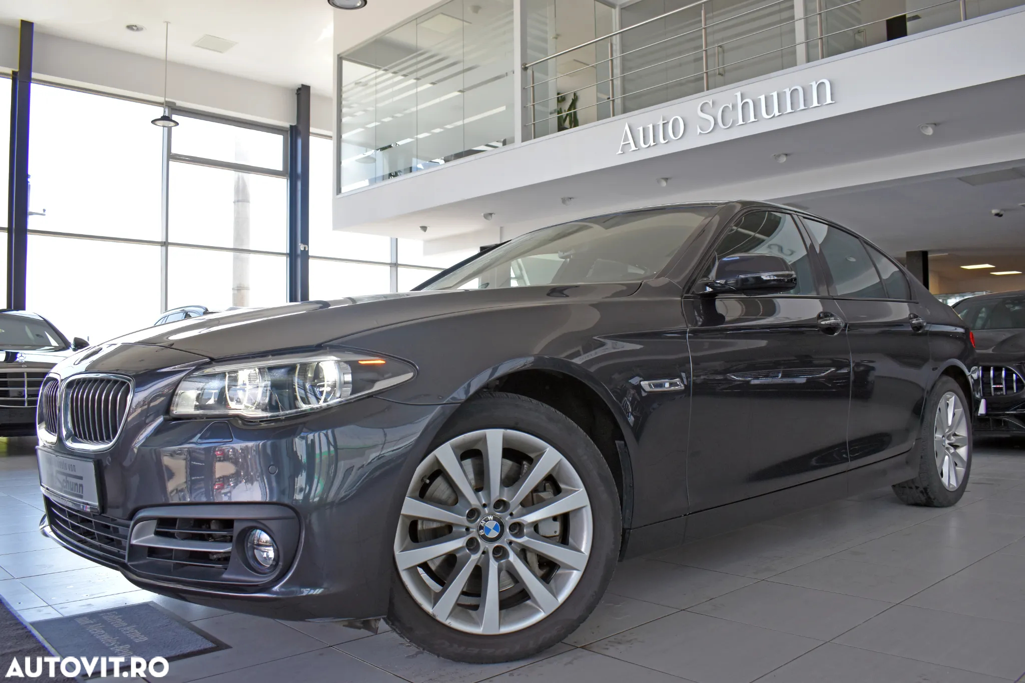 BMW Seria 5 530d xDrive Aut. - 2