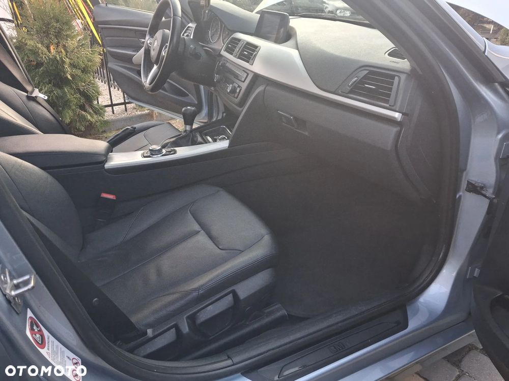 BMW Seria 3 325d M Sport - 13