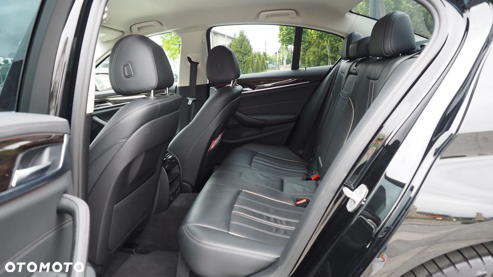 BMW Seria 5 518d Luxury Line - 15