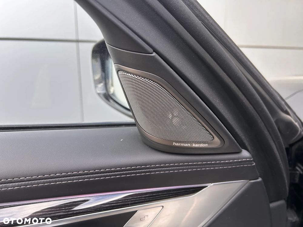 BMW Seria 7 750i xDrive sport - 16