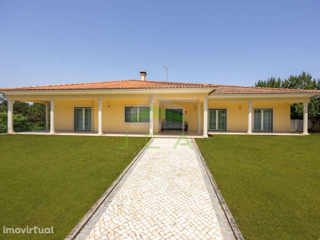 Moradia V4 com piscina e terreno a 15min de Leiria - Grande imagem: 3/60