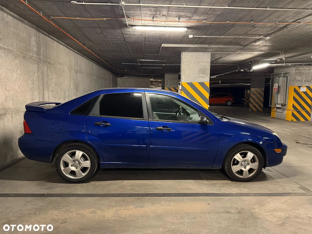Ford Focus 2.0 ZX4 SE - 3