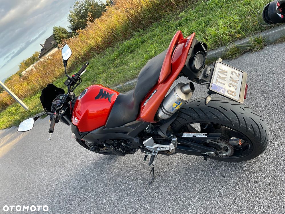 Suzuki GSR - 4