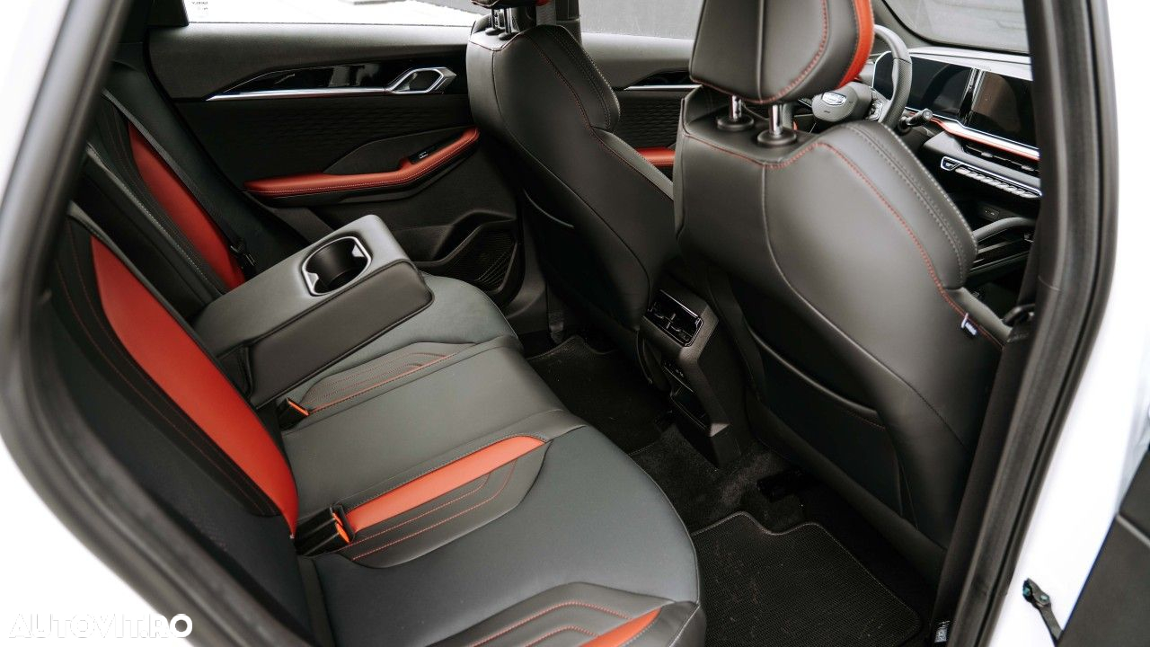 Geely Coolray - 14