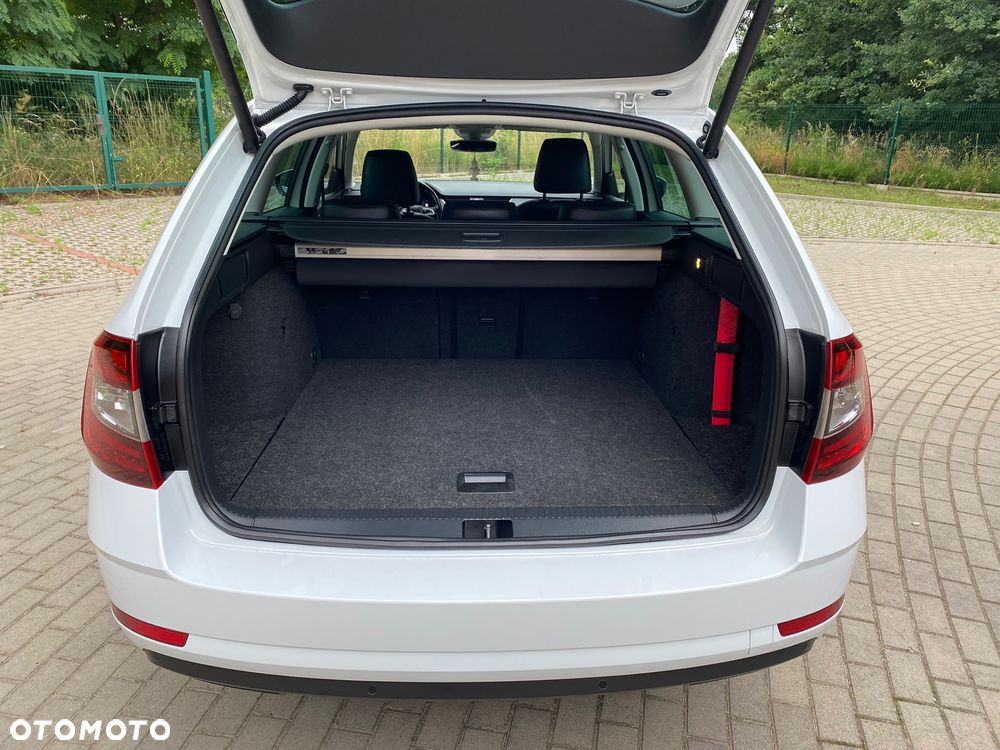 Skoda Octavia Combi 1.6 TDI DSG Premium Edition - 36